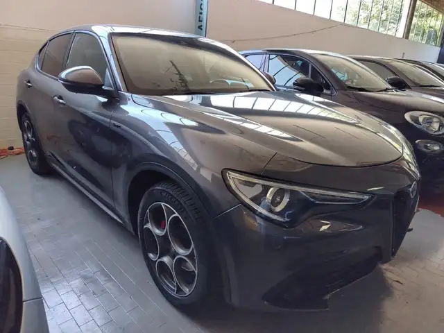 Alfa Romeo Stelvio view 4