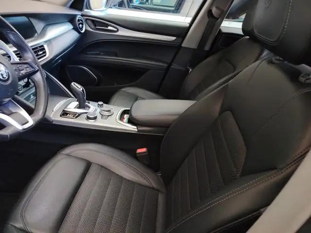 Alfa Romeo Stelvio view 11