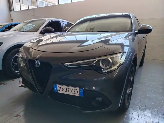 Alfa Romeo Stelvio view 3