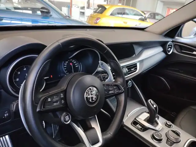 Alfa Romeo Stelvio view 13