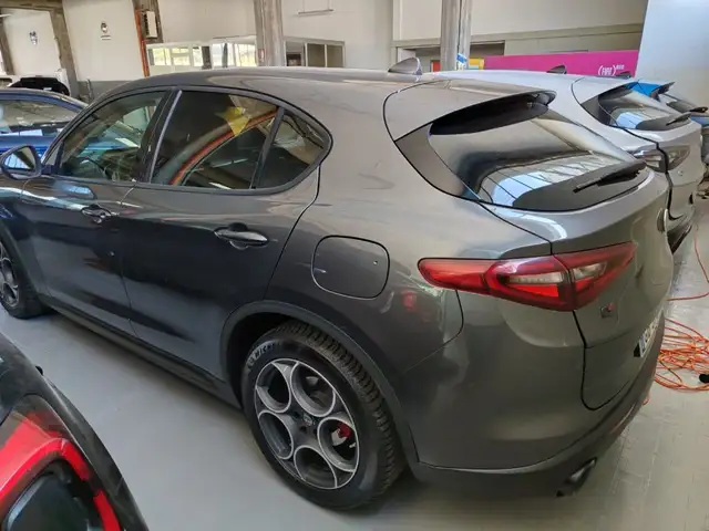 Alfa Romeo Stelvio view 8