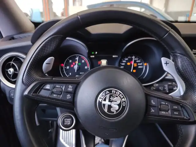 Alfa Romeo Stelvio view 14