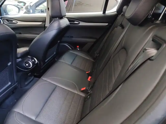 Alfa Romeo Stelvio view 10
