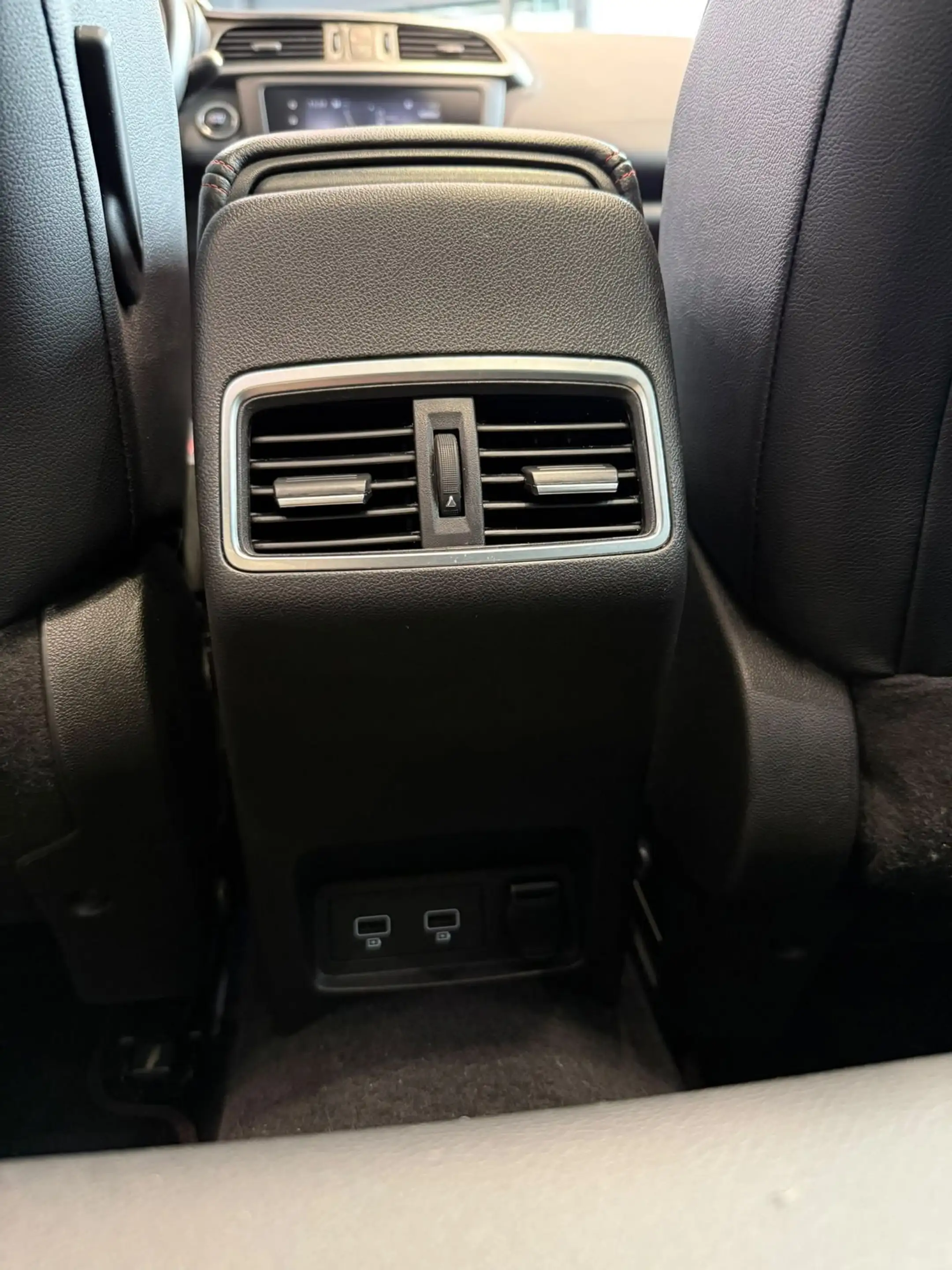 Renault Kadjar TCe 160 EDC GPF BLACK EDITION — photo 4