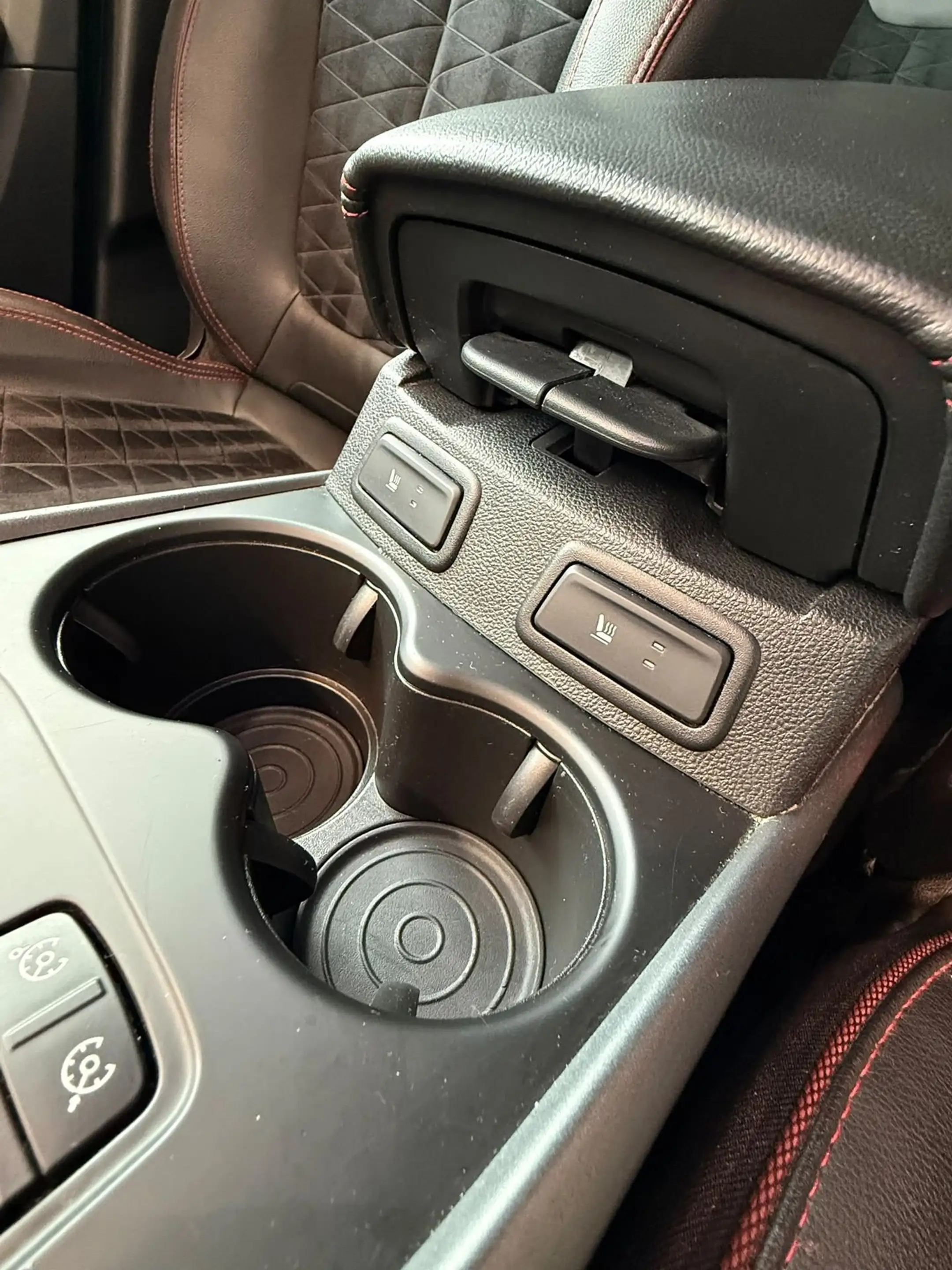 Renault Kadjar TCe 160 EDC GPF BLACK EDITION — photo 11