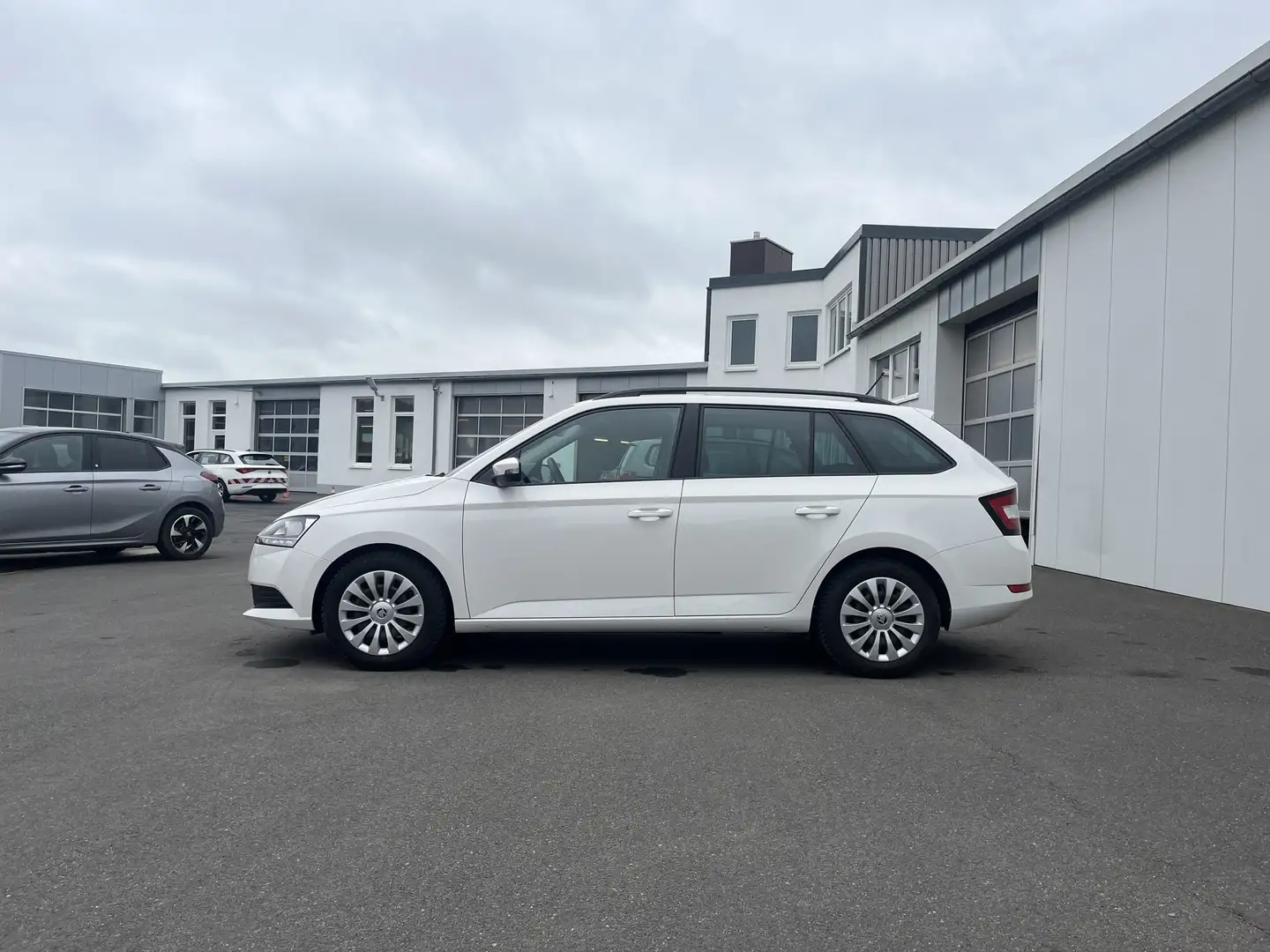 Skoda Fabia Combi 1.0 TSI Ambition 100€ m. 20% Anzahlung DAB Weiß - 2