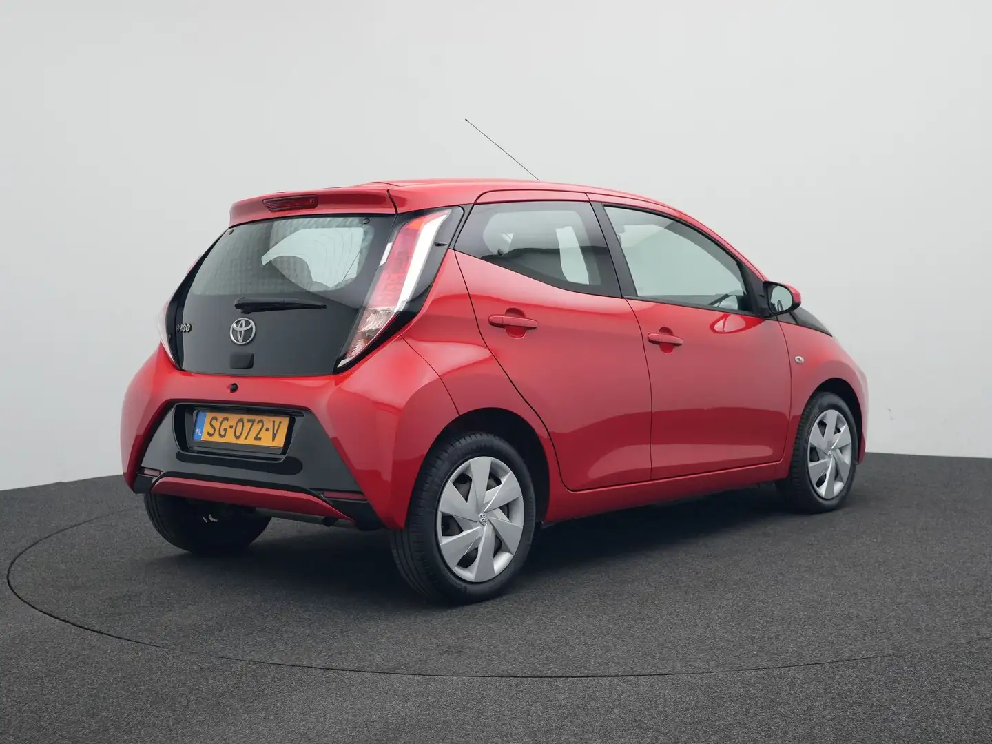 Toyota Aygo 1.0 VVT-i x-play Rouge - 2