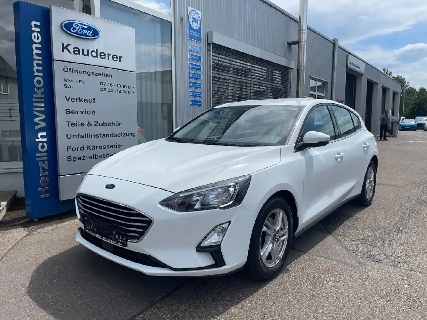 Ford Focus Cool & Connect Blanc - 1