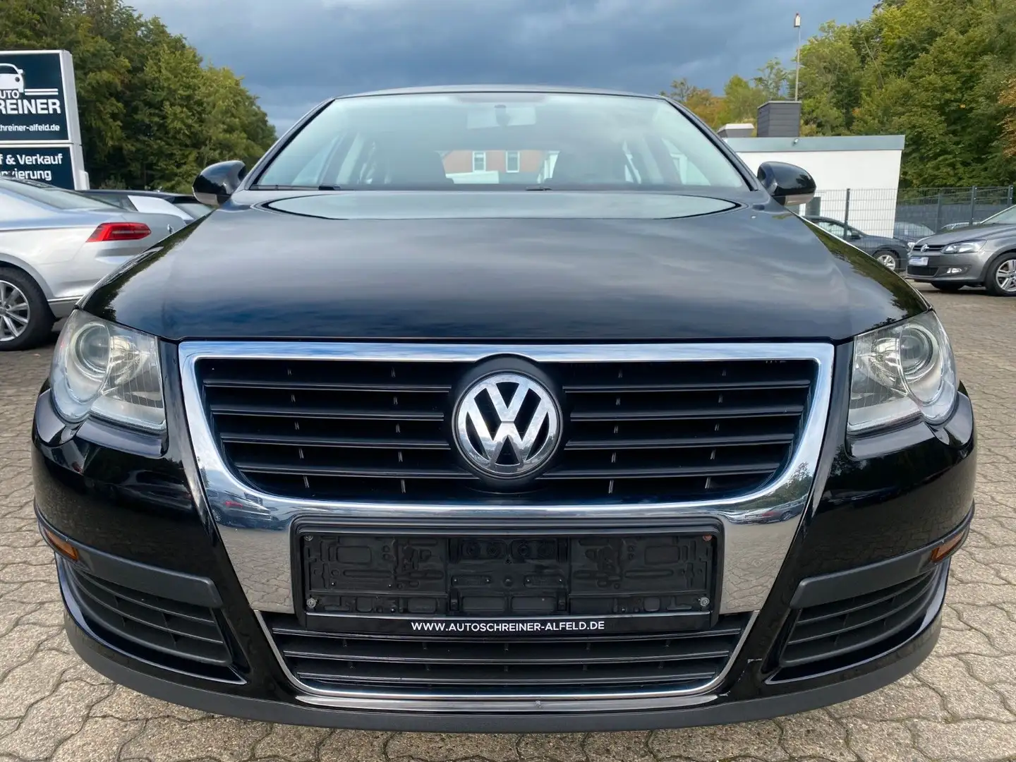 Volkswagen Passat Lim. Trendline AHK KAMERA NAVI Schwarz - 2