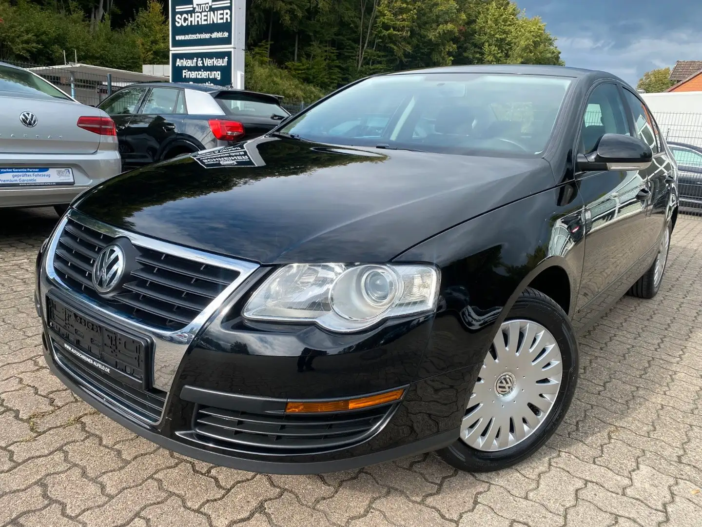 Volkswagen Passat Lim. Trendline AHK KAMERA NAVI Schwarz - 1