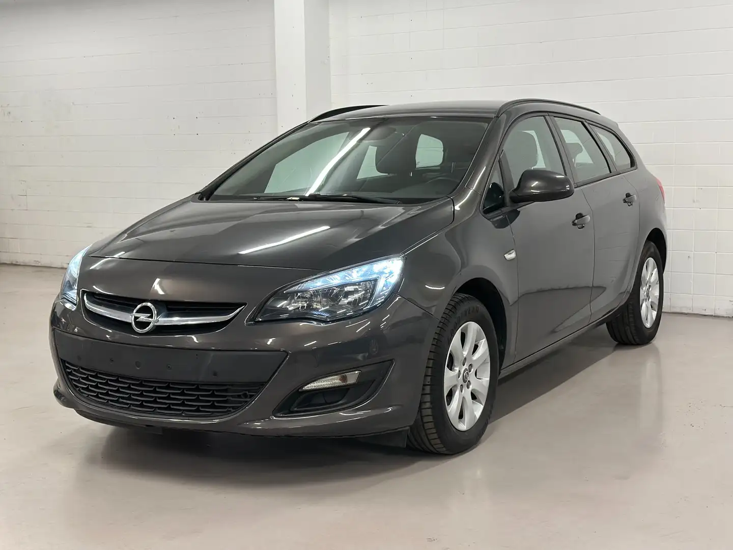 Opel Astra Opel Astra 1.6D euro6B 2015 met keuring Gris - 1