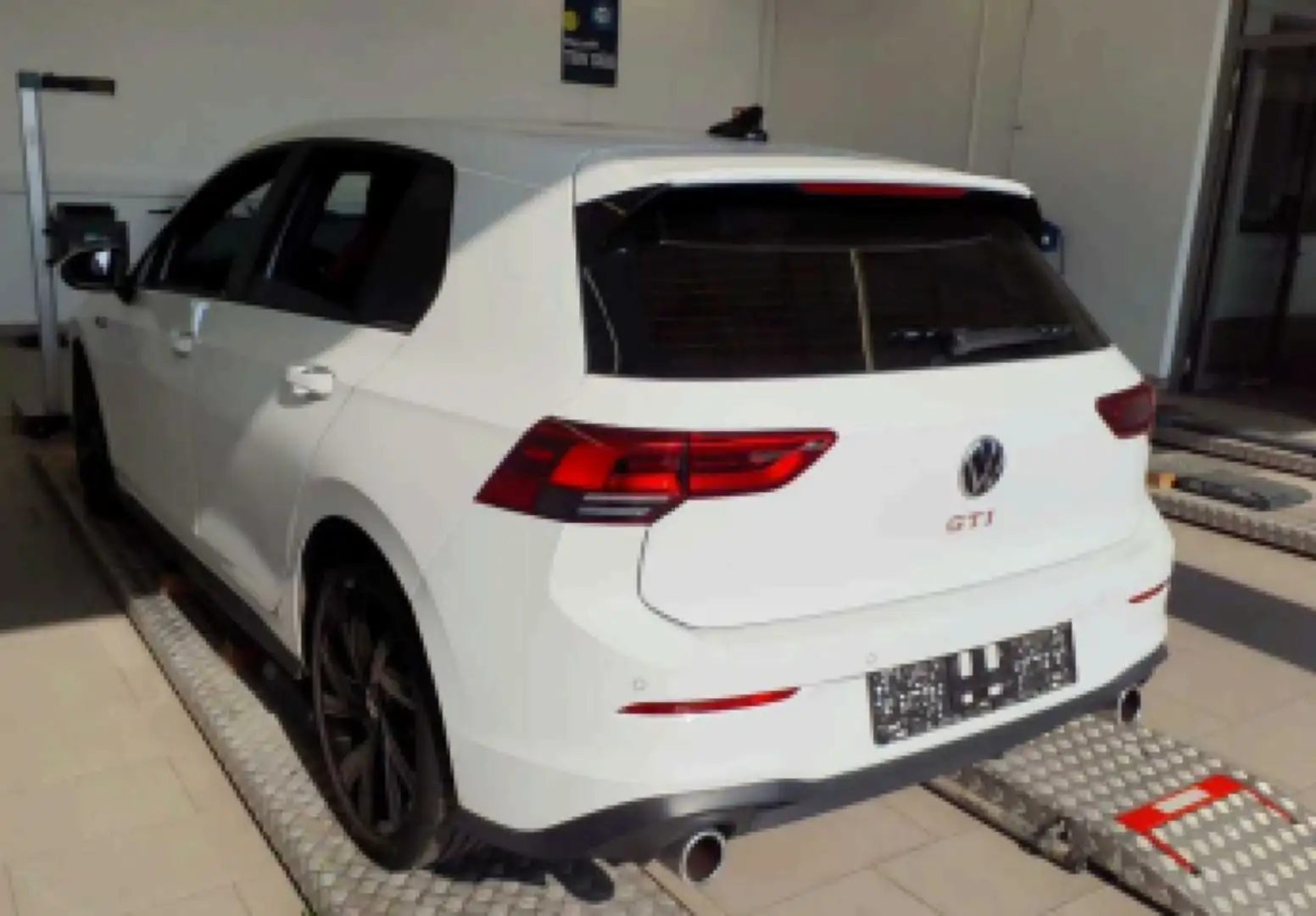 Volkswagen Golf GTI 2.0 TSI DSG*LED*Navi*AHK*18Zoll*Keyless Weiß - 2