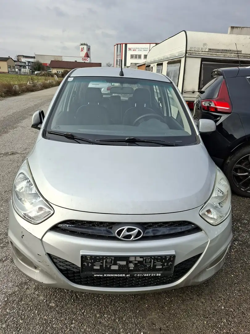 Hyundai i10 i10 1,1 bj 2013  pickerl 12.25  125tkm Silber - 1