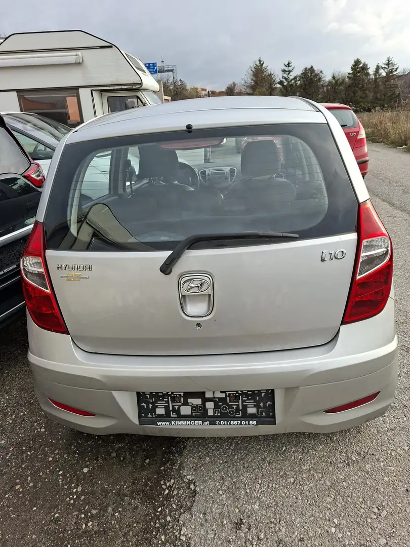 Hyundai i10 i10 1,1 bj 2013  pickerl 12.25  125tkm Silber - 2
