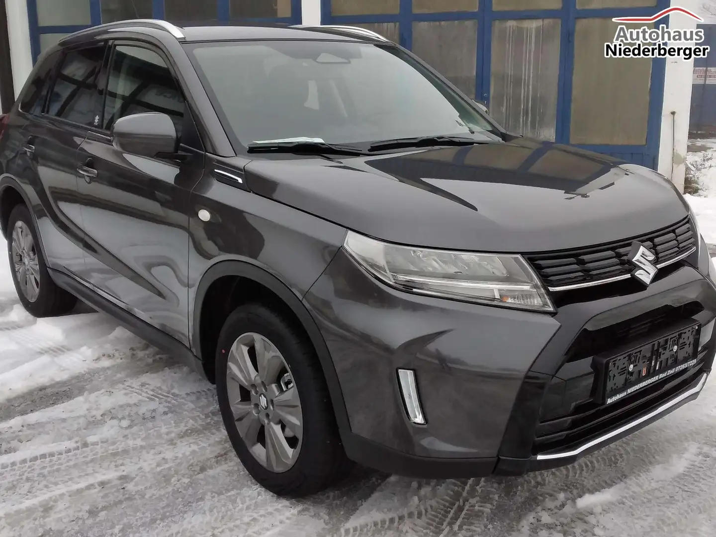 Suzuki Vitara 1.4 Hybrid shine Allrad Automatik 110 PS 81 kW ... Grau - 2