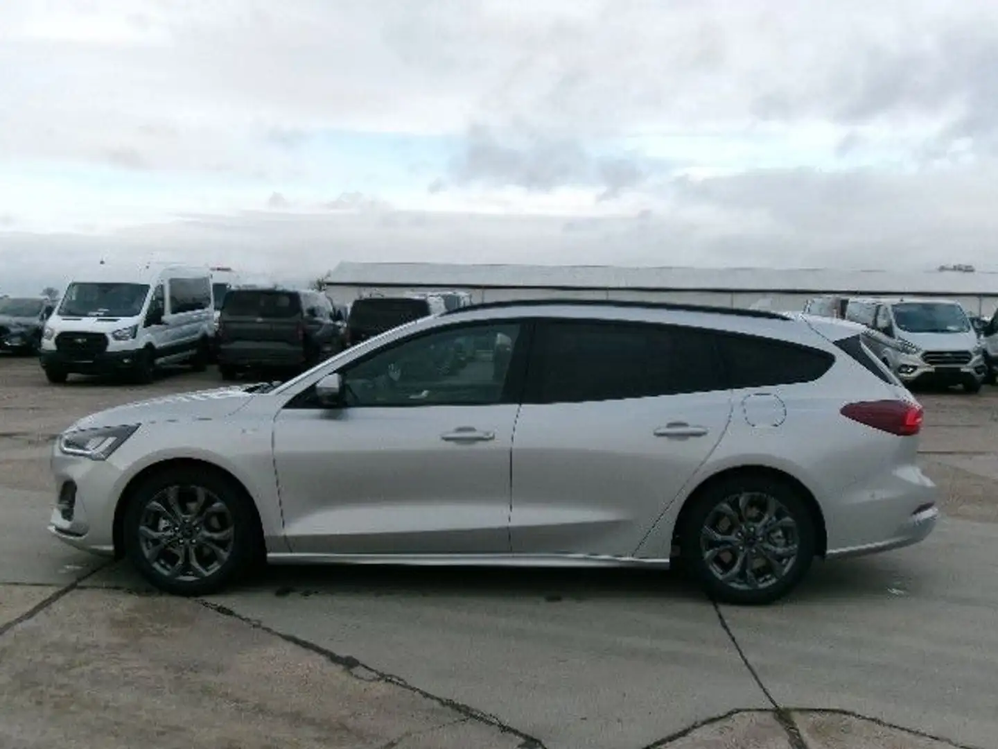 Ford Focus ST-Line X Turnier 114kW ParkAss iACC Kam Silber - 2