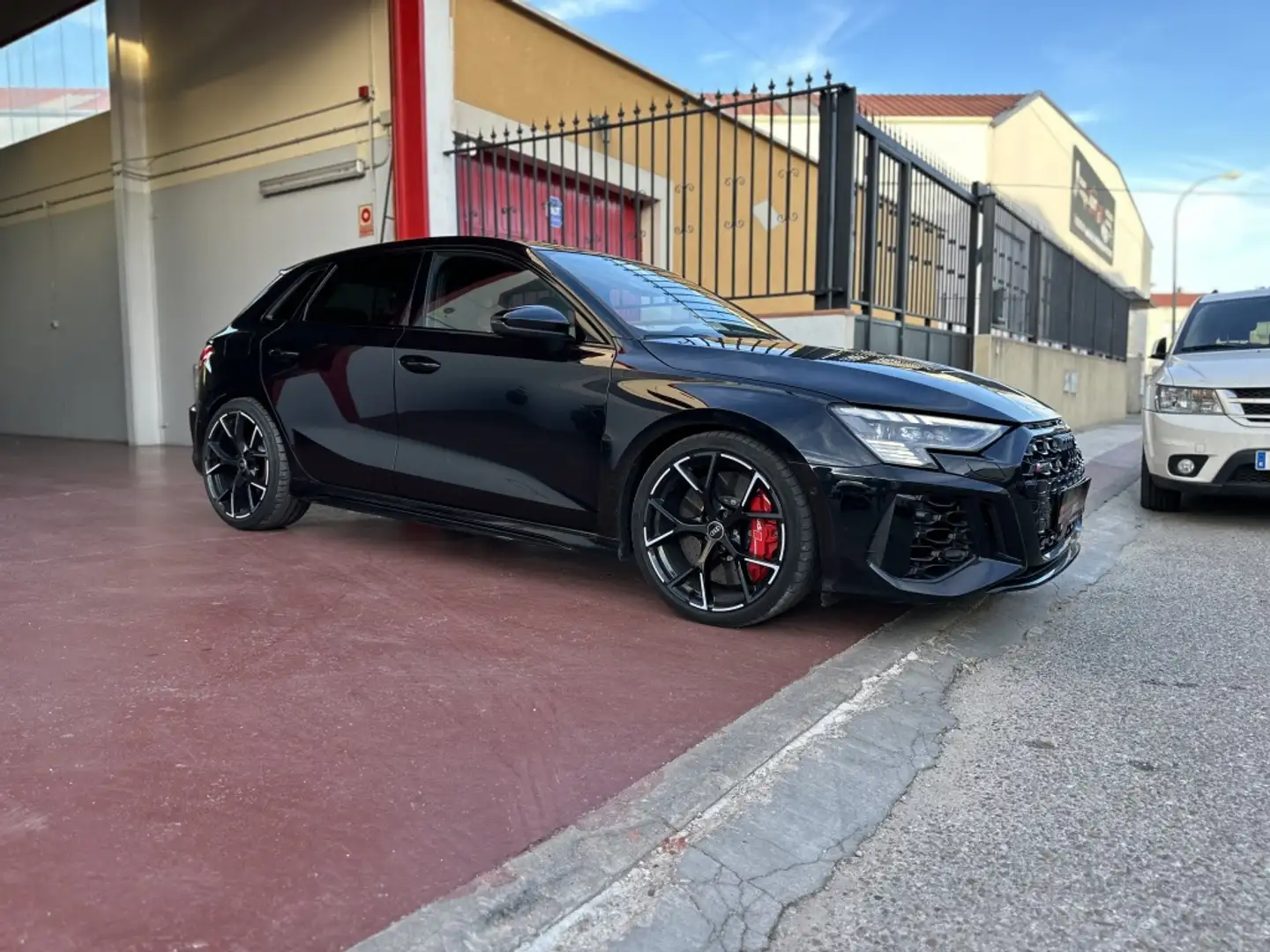 Audi RS3 Sportback quattro S tronic 294kW Schwarz - 2