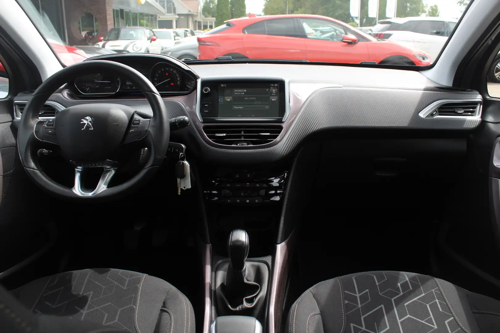 Peugeot 2008 1.2 PureTech Style / Trekhaak / Panoramadak / Navi Grijs - 2