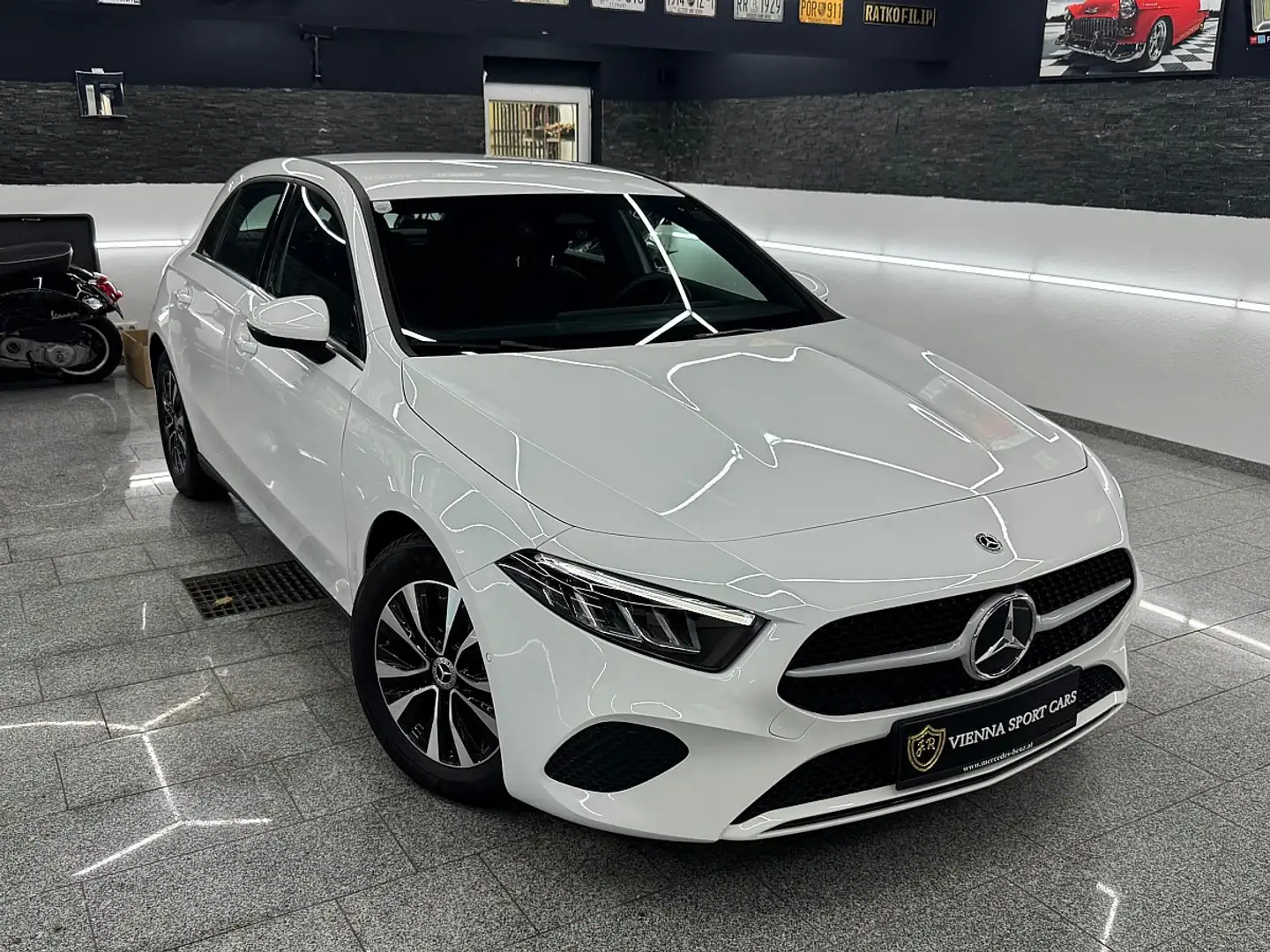 Mercedes-Benz A 180 d Aut. Edition*Neuwertig*Nur 8.600KM* Weiß - 2