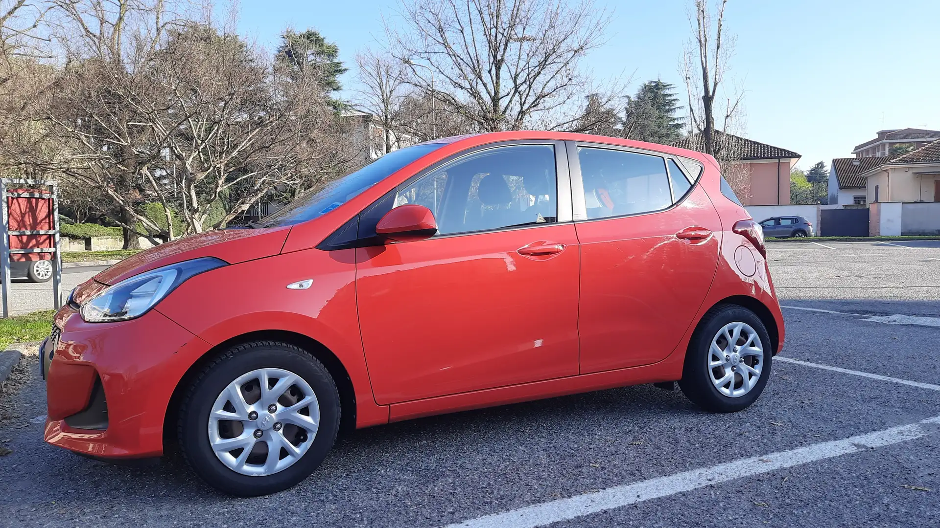 Hyundai i10 i10 1.0 Connectline econext Gpl Rouge - 1