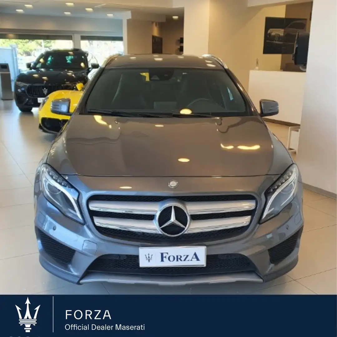 Mercedes-Benz GLA 200 GLA 200 Sport Grijs - 1