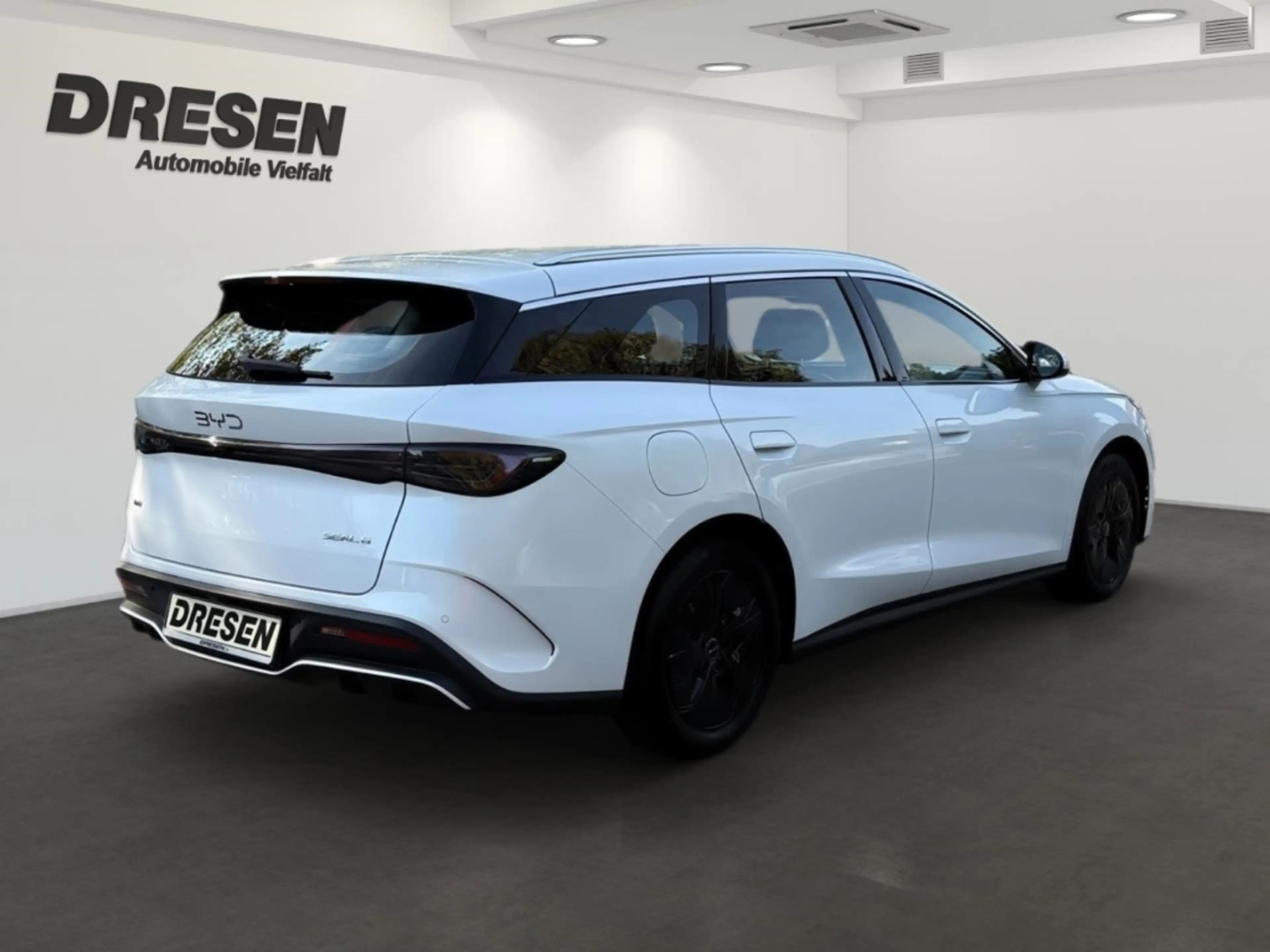 BYD Seal 1.5 PHEV 135 kW 6 Touring DM-i Boost ''PPv&h+RFK+L — photo 4