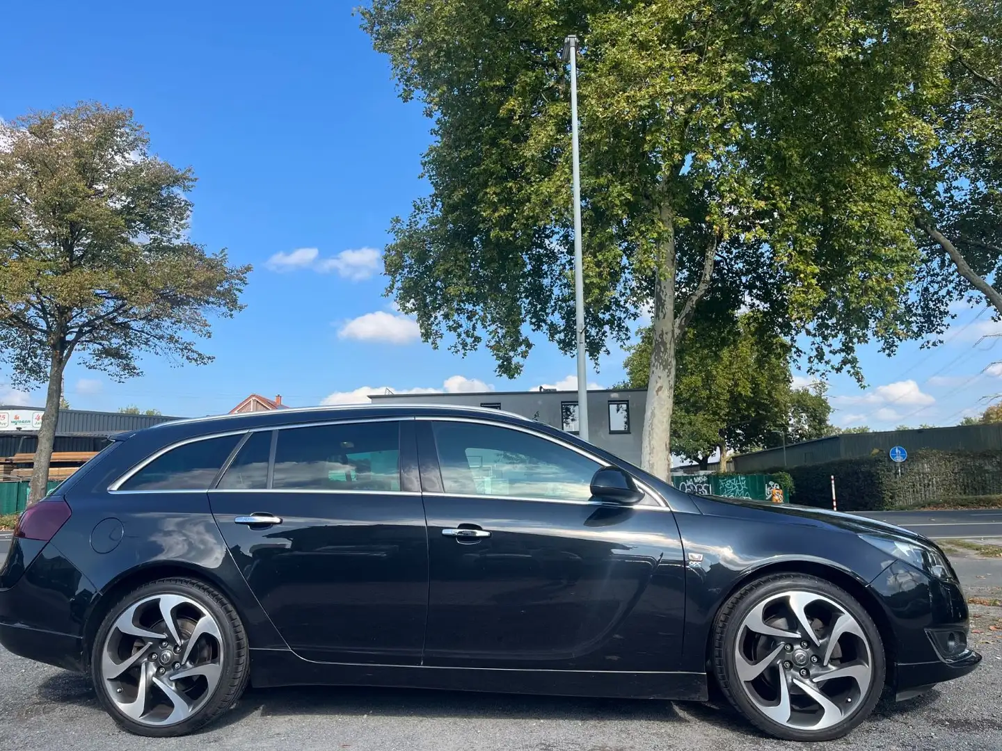 Opel Insignia A Sports Tourer°4x4°OPC-Line°Pano°20Alu Noir - 1