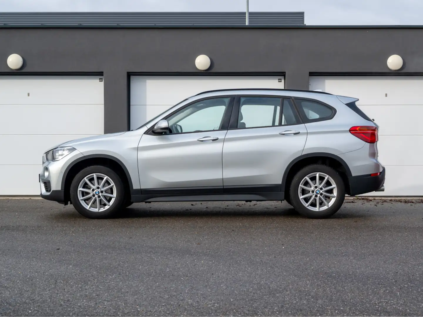 BMW X1 18d sDrive 150ch AVANTAGE BVA8 Grau - 2