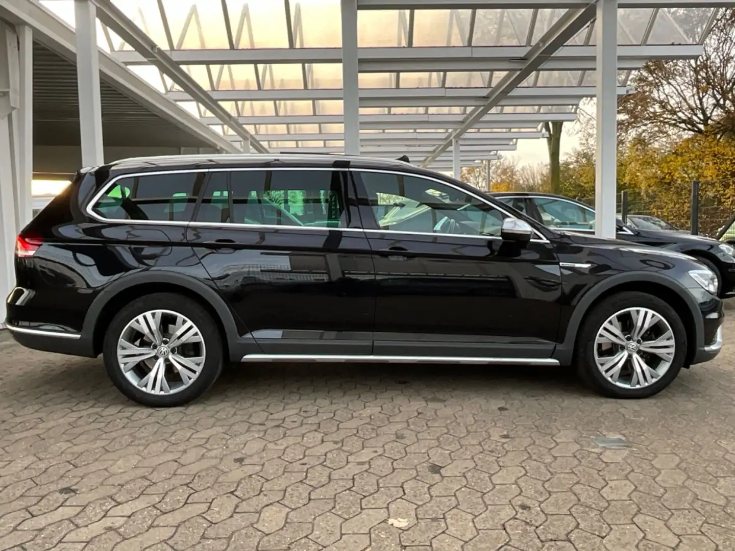 Volkswagen Passat Alltrack *4Mation*Virtual*Massage*LED*ACC* Чёрный - 1