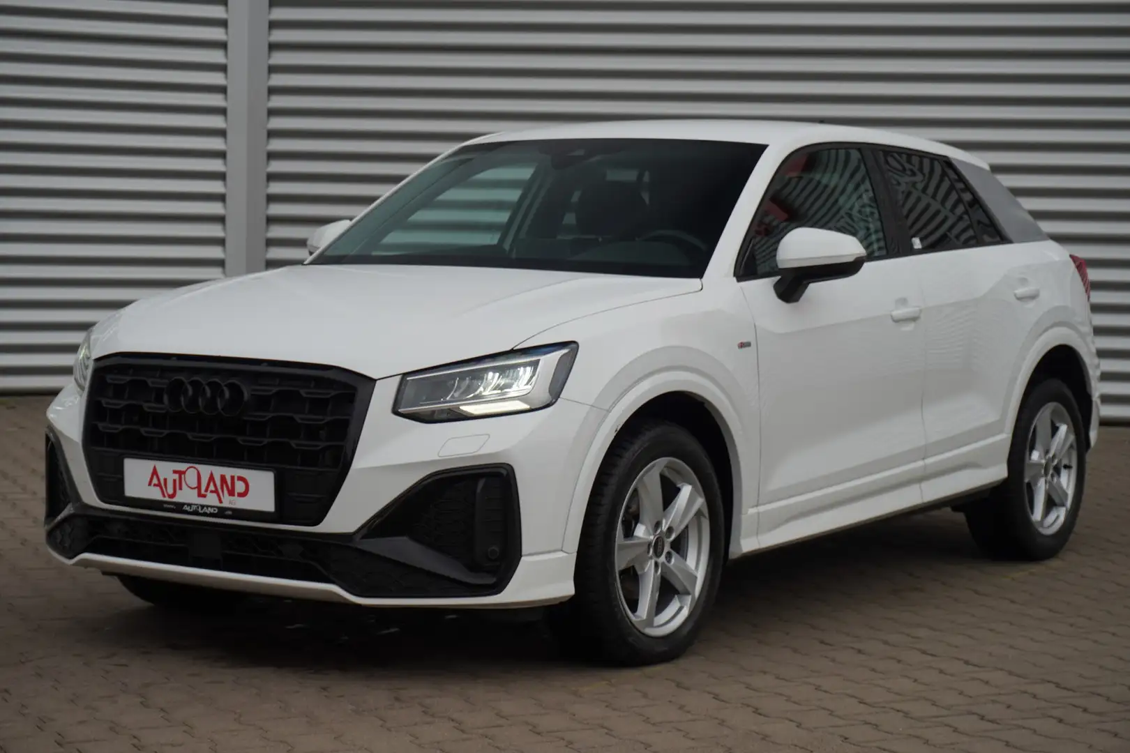 Audi Q2 35 TFSI s-tronic S-Line LED ACC Navi Kamera Weiß - 2