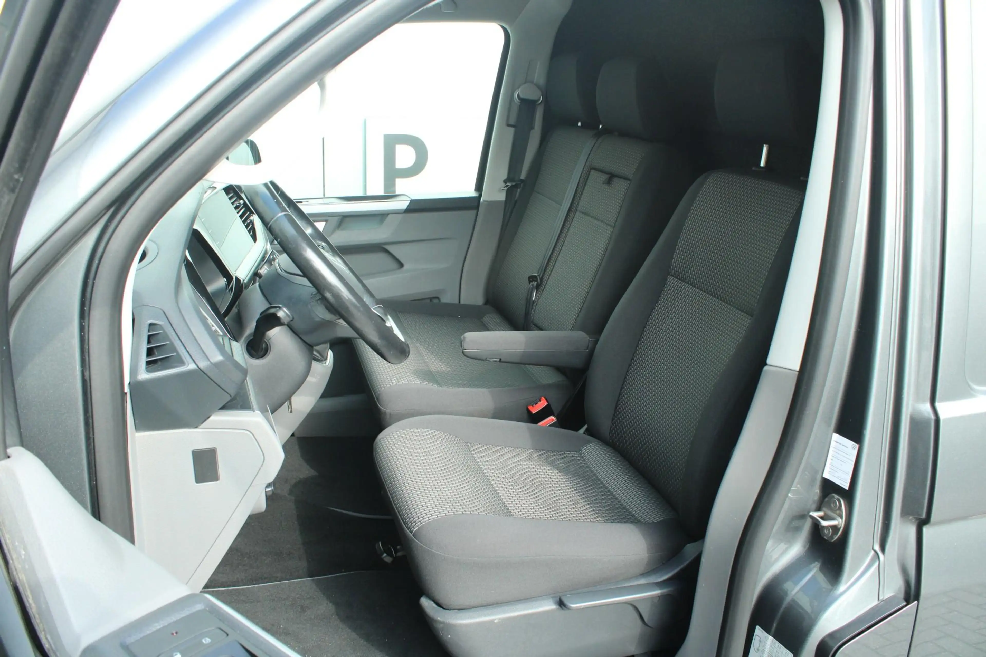 Volkswagen T6.1 Transporter 2.0 TDI 150pk DSG L2H1 28 Bulli | Adaptieve Cruise — photo 5