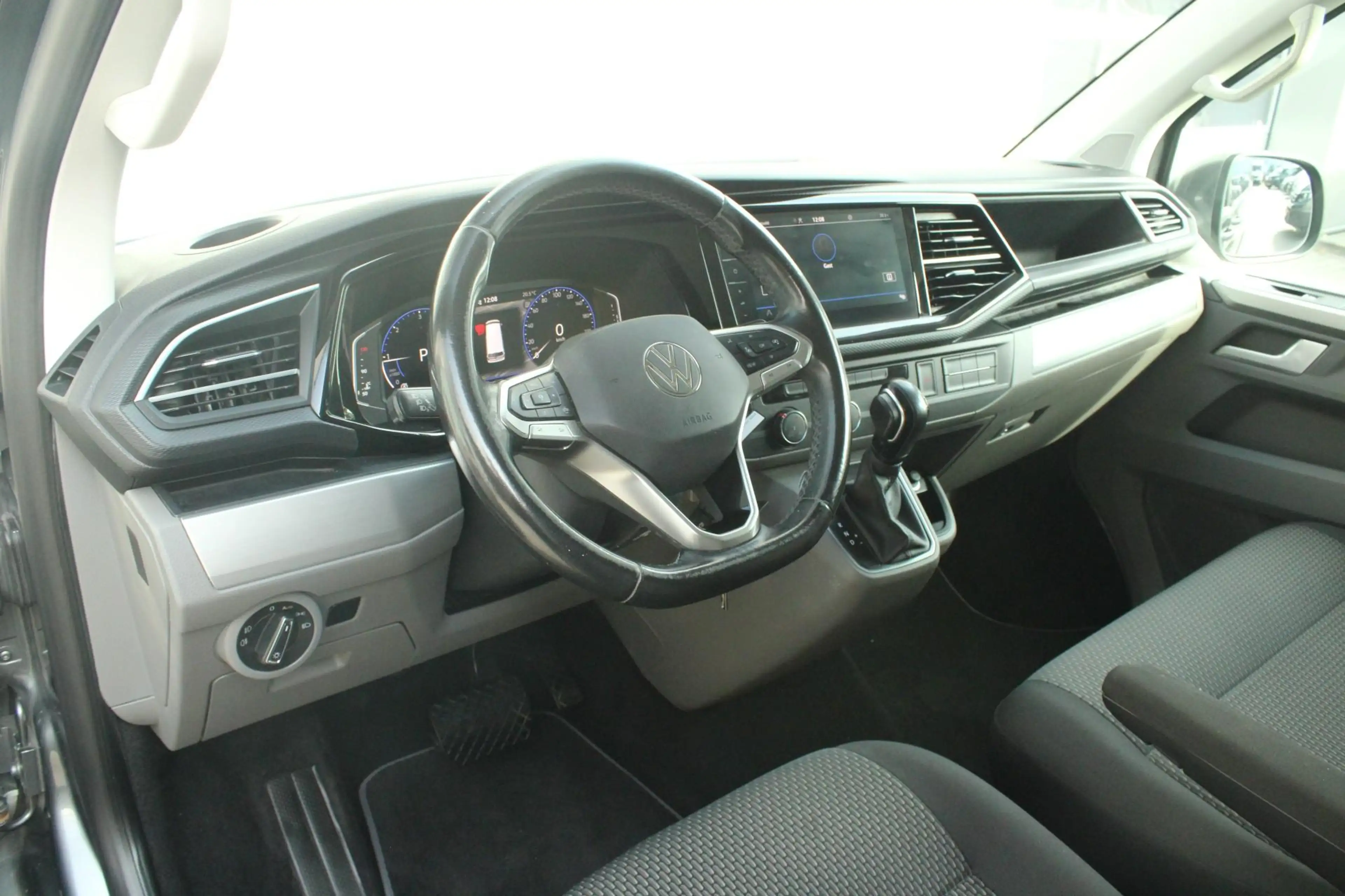 Volkswagen T6.1 Transporter 2.0 TDI 150pk DSG L2H1 28 Bulli | Adaptieve Cruise — photo 6