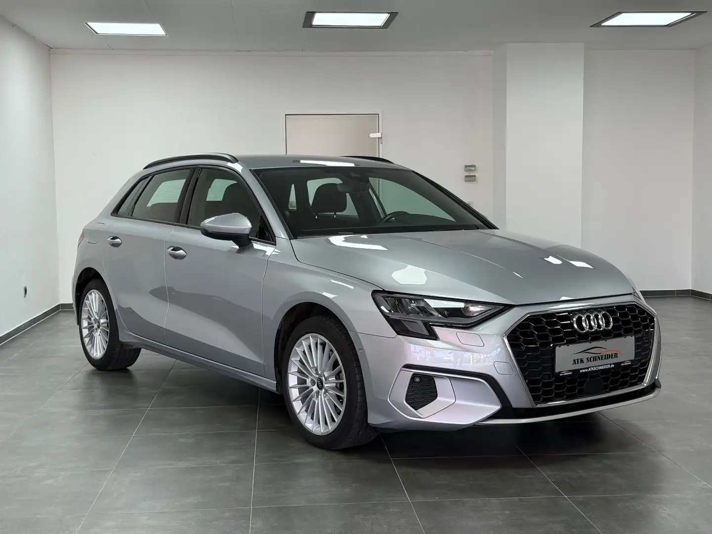 Audi A3 Sportback 35 TDI/NAVI/ACC/KAM/DAB/SHZ/CARPLAY Silber - 1