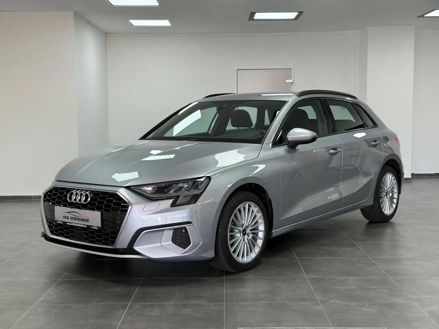 Audi A3 Sportback 35 TDI/NAVI/ACC/KAM/DAB/SHZ/CARPLAY Silber - 2