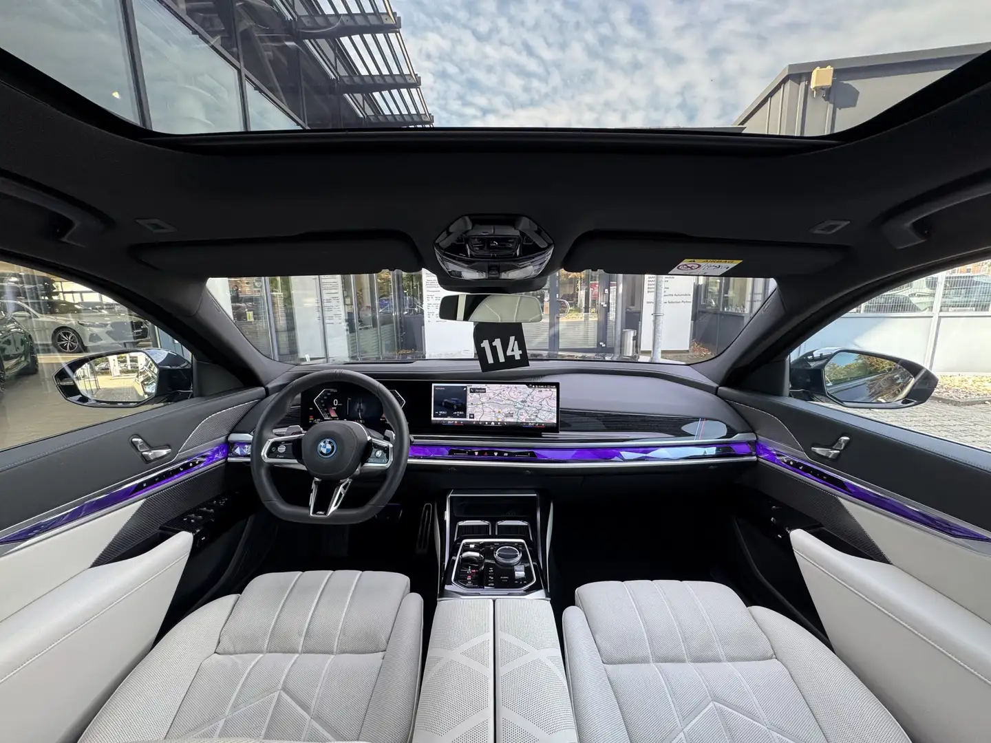 BMW 750 e xDrive M Sport Pro Massage v+h Sitzbel. v+h Schwarz - 2