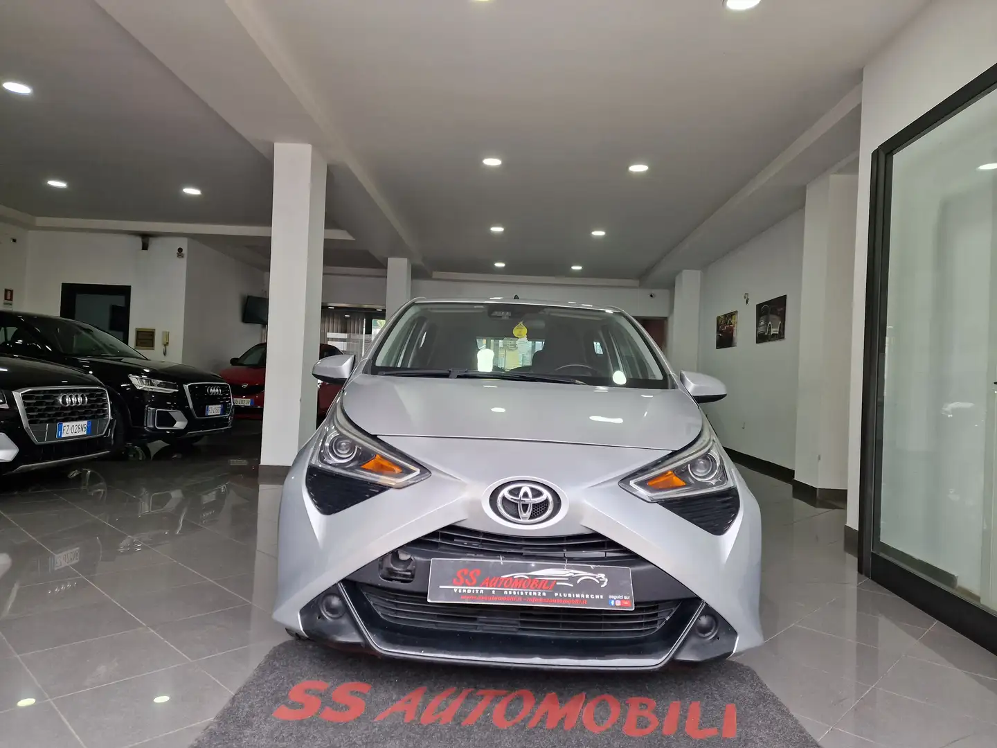 Toyota Aygo Aygo 5p 1.0 x-fun m-mt 72cv Gris - 2