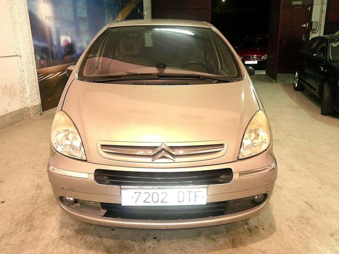 Citroen Xsara Picasso 2.0HDI Exclusive Zilver - 2