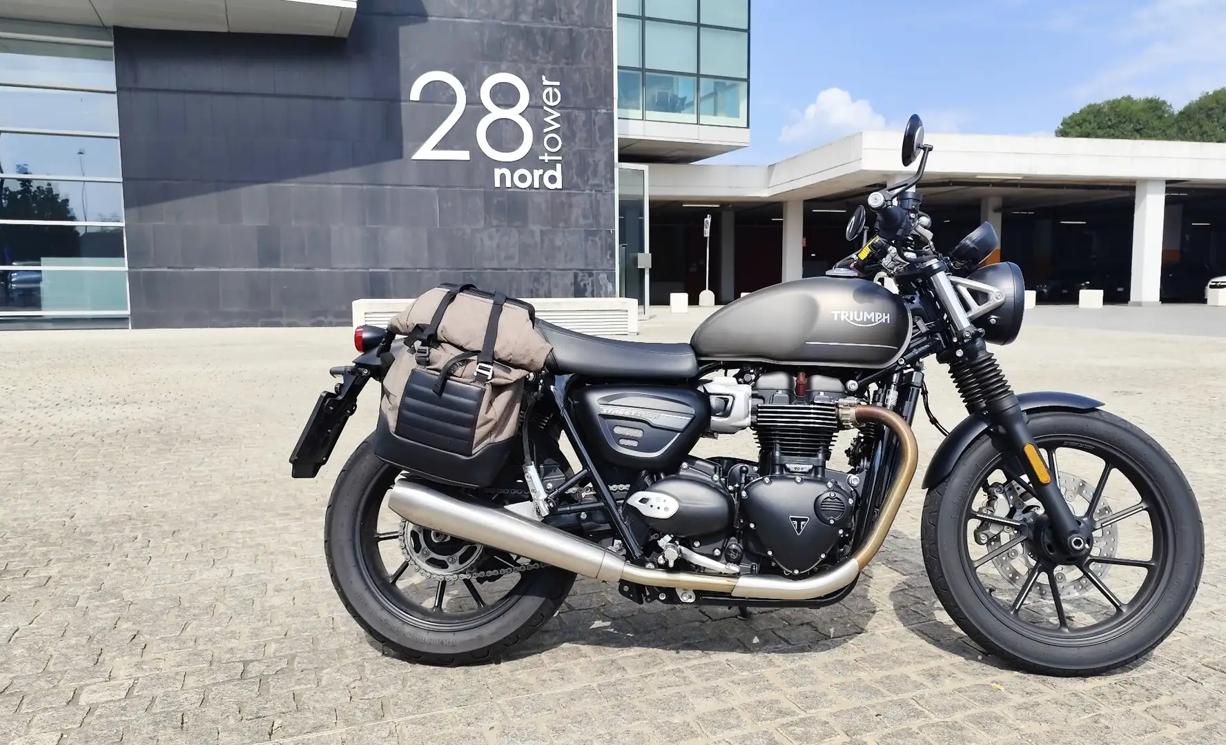 Triumph Street Twin 2022 Gri - 1