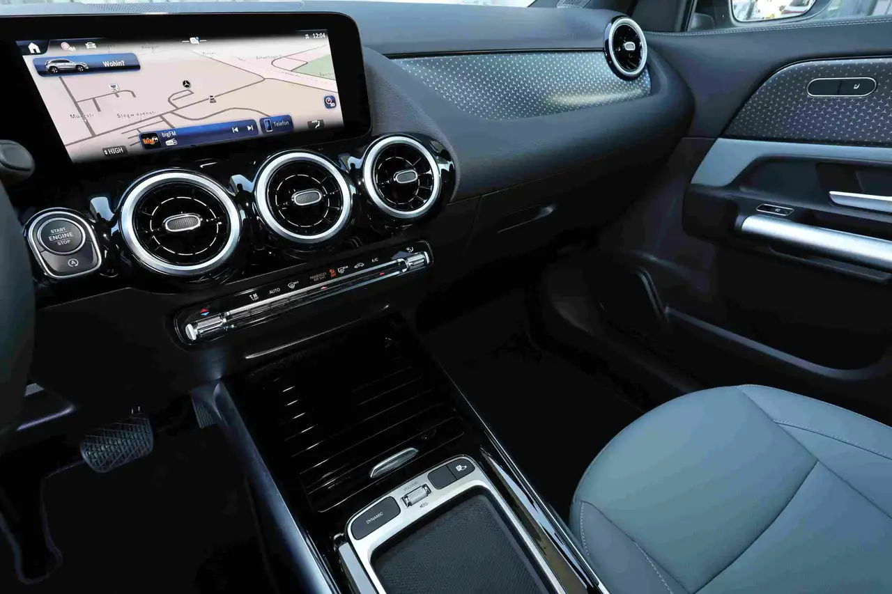 Mercedes-Benz GLA 180 Progressive AHK+NIGHT+18"+LEDER SAGEGREY 9