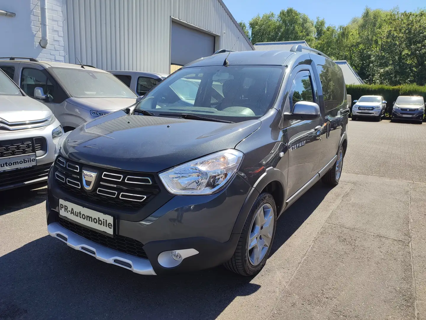 Dacia Dokker TCe 130 Stepway Klima/PDC/Navi/Tempomat Gris - 1