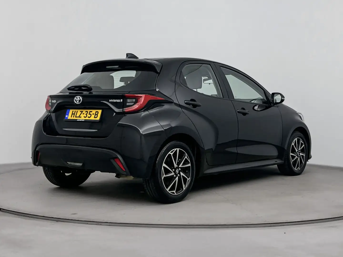 Toyota Yaris 1.5 Hybrid 115 First Edition Limited Zwart - 2
