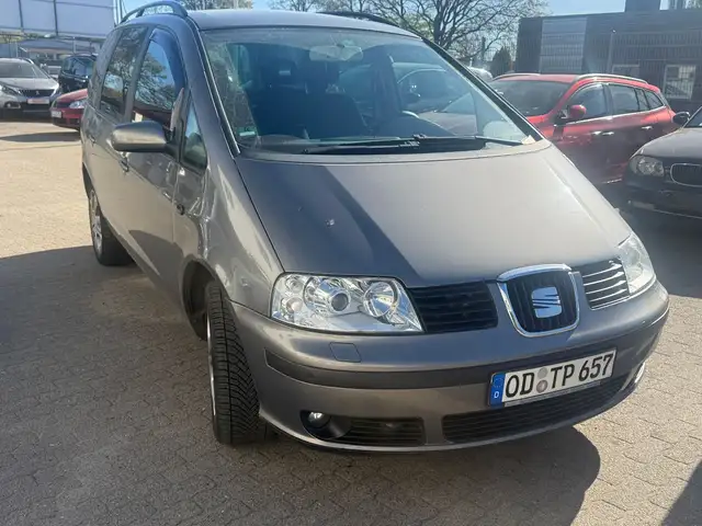 SEAT Alhambra Sport*HUNEU*NAVI*AHK*7SITZE