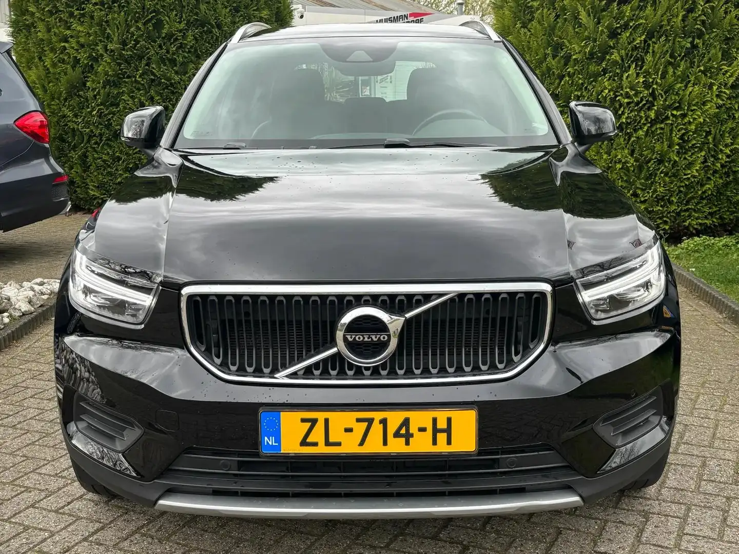 Volvo XC40 2.0 D3 AWD Momentum Automaat 2019 BTW Zwart Zwart - 2