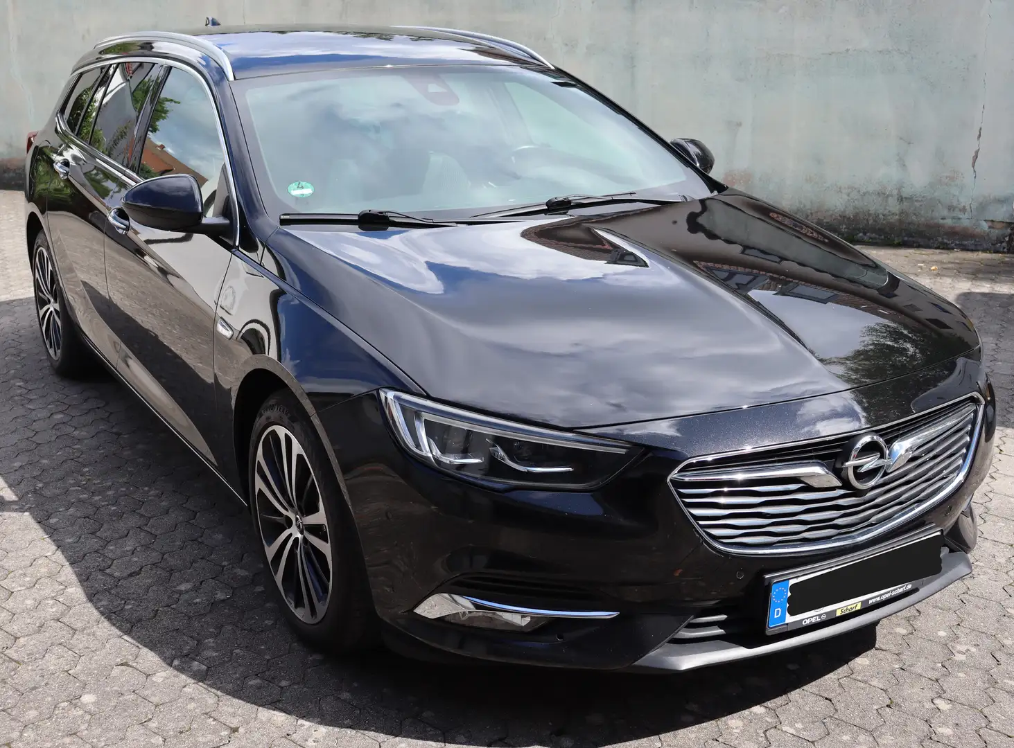 Opel Insignia SportsTourer 260PS 2.0 Turbo 4x4 Aut. Exclusive Schwarz - 1