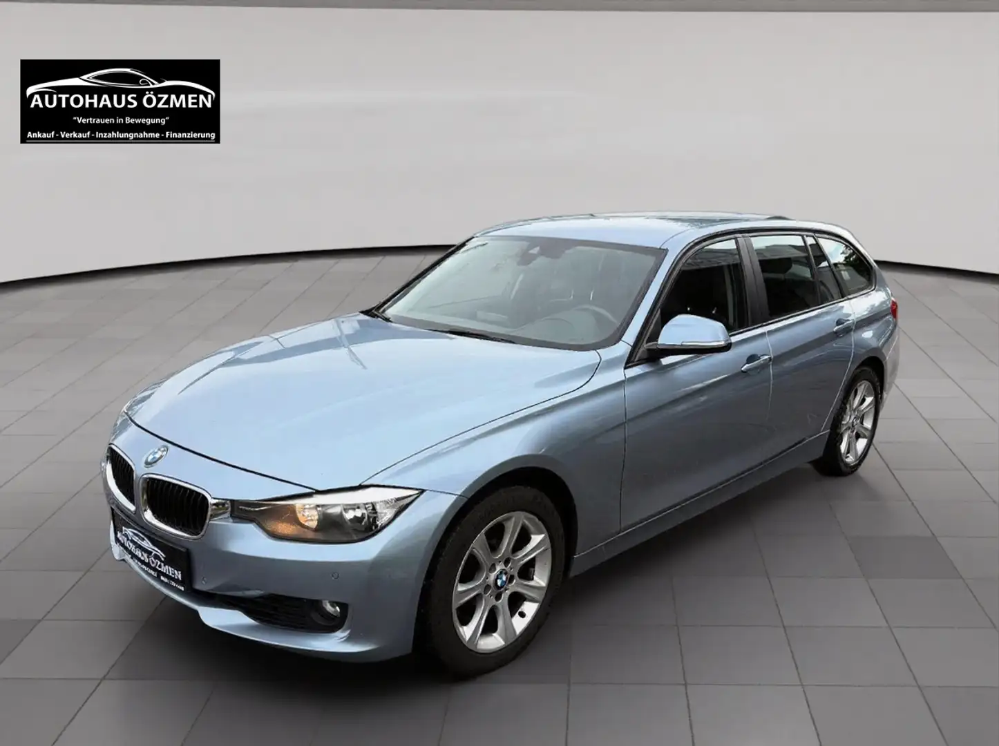 BMW 330 3er xDrive Blau - 1