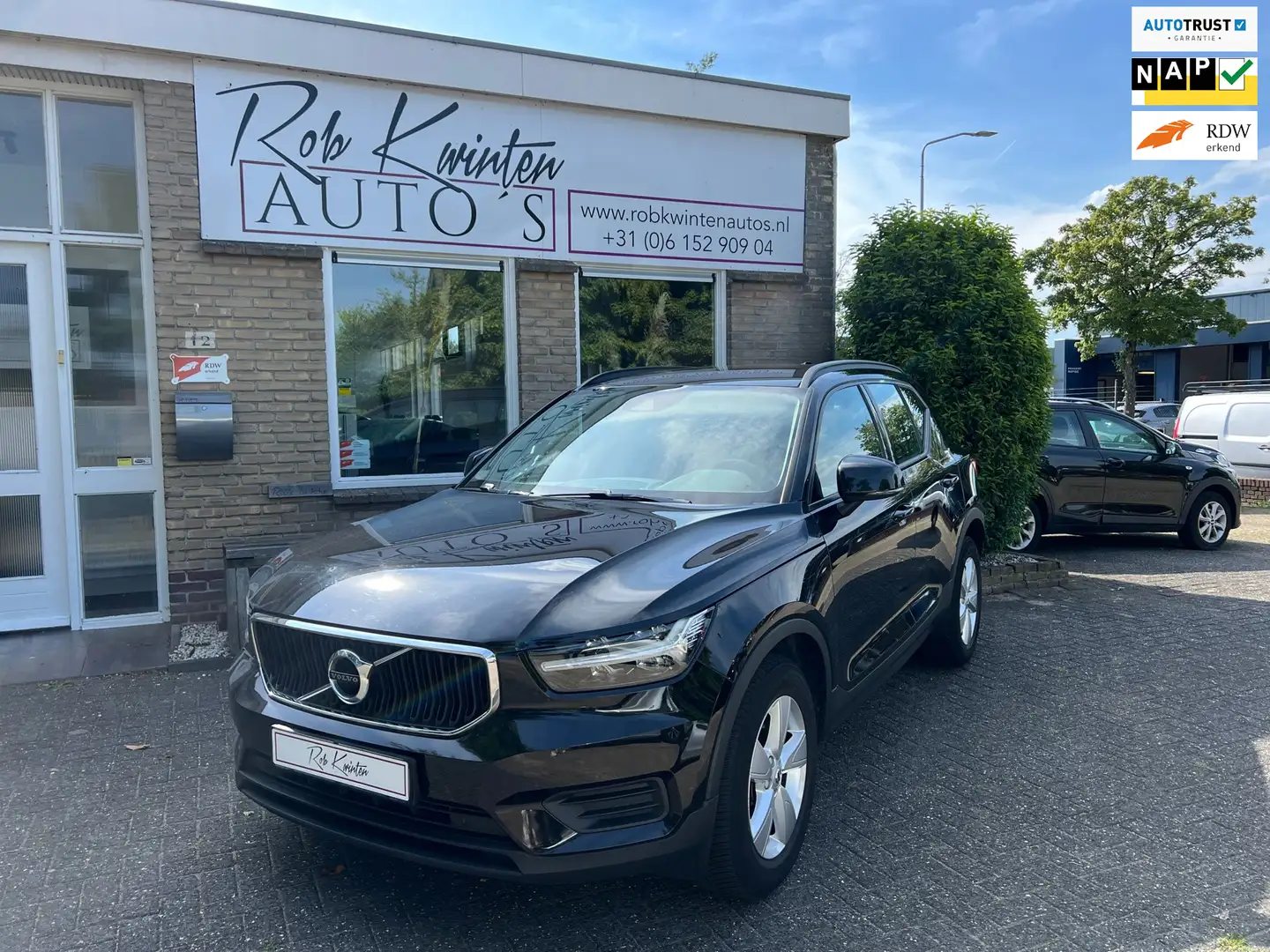 Volvo XC40 1.5 T2 Momentum Schwarz - 1