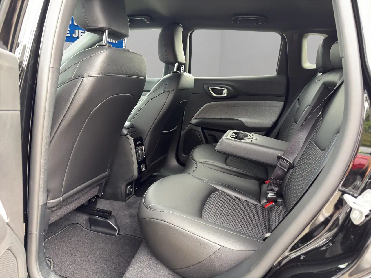 Jeep Compass photo Jeep Compass
