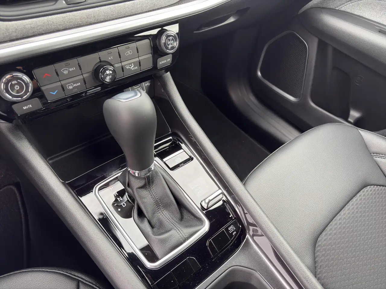 Jeep Compass photo Jeep Compass