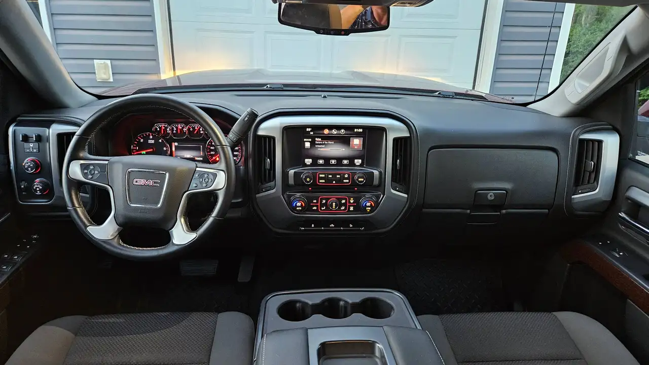 GMC Sierra 1500 photo GMC Sierra 1500
