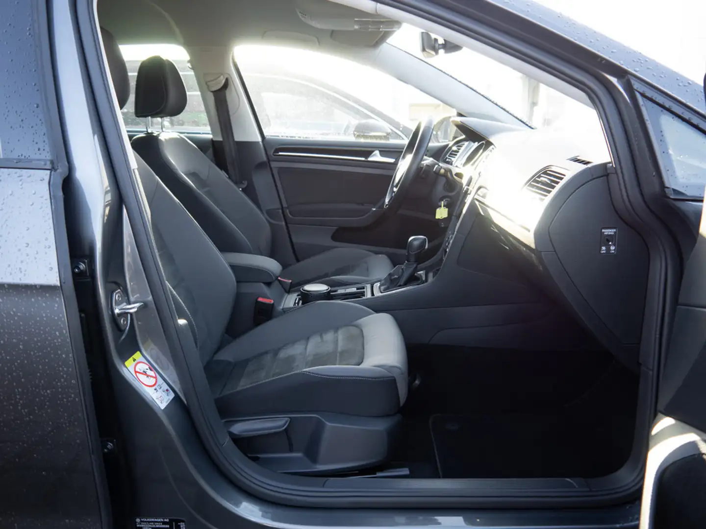 Volkswagen Golf VII 1.5 TSI DSG Highline R-Line LED NAVI AAC Gris - 2